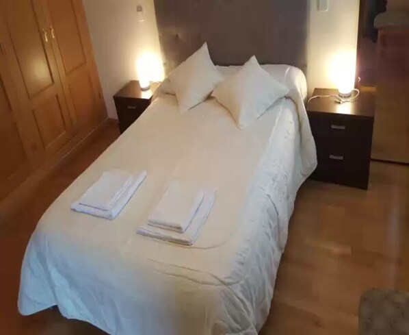 3 bedrooms, bed sheets - Villa Yolita , Sepulveda (Sepulveda)