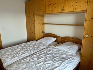 Apartment | 2 bedrooms, individually furnished, bed sheets
