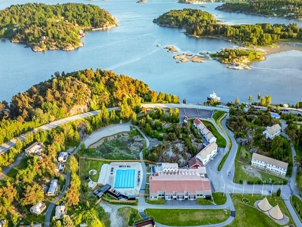 Pool - 4 Star Holiday Home in Tjorn (Myggenäs)