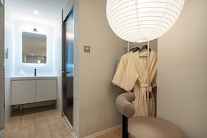 Executive Twin Room, City View | Desk, laptop workspace, free WiFi - No.25 Hotel - Sasang (Busan)
