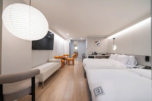 Tomannsrom – executive, byutsikt | Skrivebord, skrivebord for bærbar PC og wi-fi (inkludert)