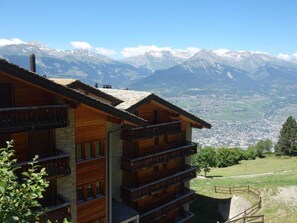 Exterior - Authentic Apartment With Mountain Views (Veysonnaz)