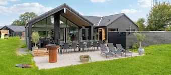 5 Star Holiday Home in Dronningmolle