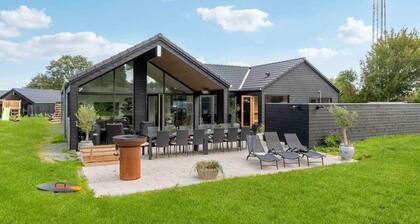 5 Star Holiday Home in Dronningmolle