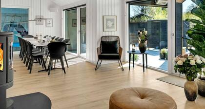 5 Star Holiday Home in Dronningmolle