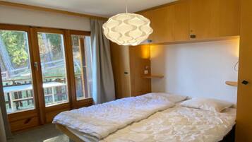 Apartment | 3 bedrooms, individually furnished, bed sheets