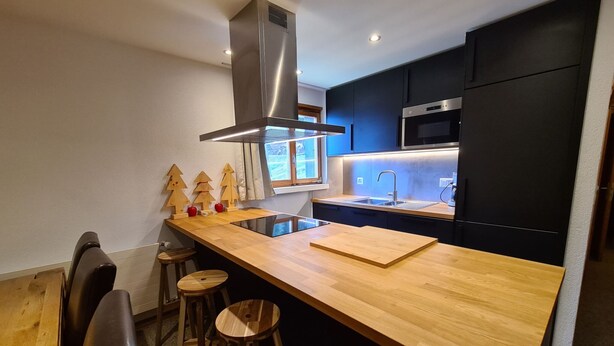 Apartment | Private kitchen - Radiant Apartment Facing Hills (Veysonnaz)