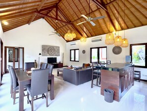 Flat-screen TV - The Ichi Villa (Kerobokan)