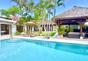 Indoor pool - The Ichi Villa (Kerobokan)