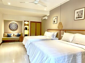 6 bedrooms, desk, laptop workspace, free WiFi - The Ichi Villa (Kerobokan)