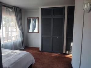 1 bedroom, desk, iron/ironing board, free WiFi