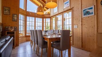 Chalet | Dining