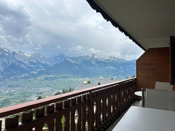 View from property - Apartment With Stunning Mountain View (Nendaz)
