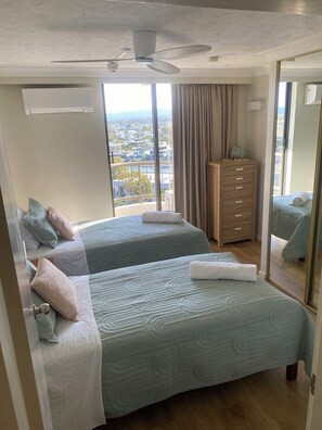 2 bedrooms, iron/ironing board, bed sheets