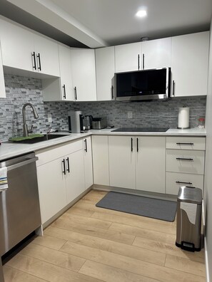 Fridge, microwave, stovetop, dishwasher