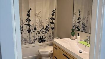 Handtücher, Seife, Toilettenpapier