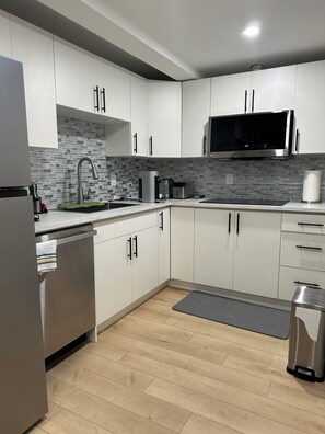 Fridge, microwave, stovetop, dishwasher