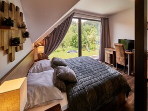 4 bedrooms, individually furnished, bed sheets - Welcoming Villa With Amenities (Trutnov)