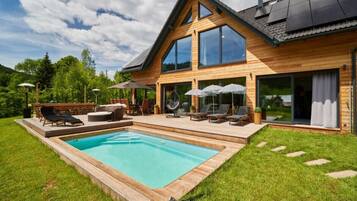 Villa | Alberca | Alberca techada y alberca al aire libre