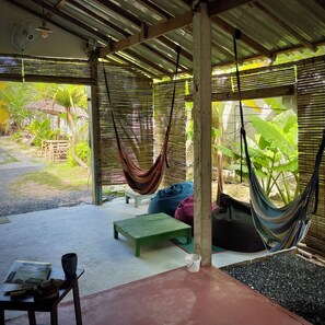 Terrace/patio - Ozone Beach House & Rooms (Ko Lanta)