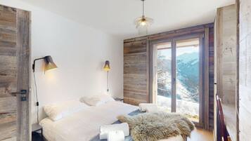 5 bedrooms, individually furnished, iron/ironing board, bed sheets