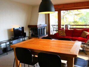Apartment | Living room - Friendly Apartment With Mountain Views (Sion)
