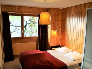 Apartment | 3 bedrooms, individually furnished, bed sheets - Friendly Apartment With Mountain Views (Sion)