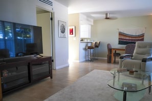 TV - Cozy 2-bedroom condo in peaceful Rancho Mirage with WiFi, AC (Rancho Mirage)