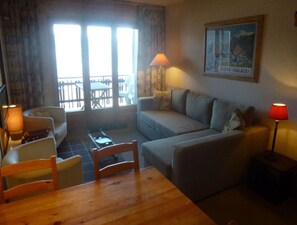 Living area - Studio With a Hilltop View (Veysonnaz)