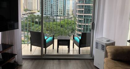Spacious 2-bedroom apartment sleeps 7 with parking