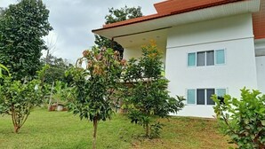 A modern two-story building with a flat roof and white exterior walls. - GJ TOUR
Cozy homestay in beautiful Pangmapha, Tham Lot with AC. (Pang mapha,)