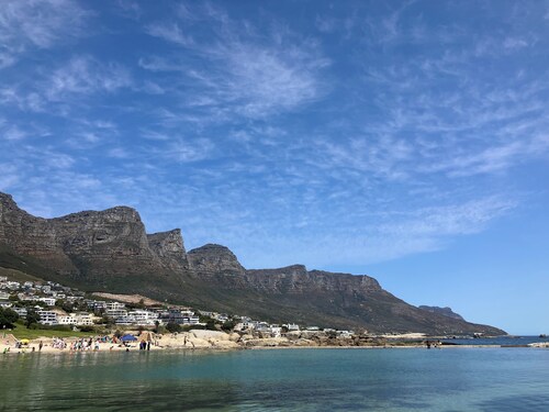 Tranquil Escape 1 Bedroom in Kuils River with WiFi & parking, 23km from Airport 