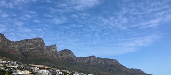 Tranquil Escape 1 Bedroom in Kuils River with WiFi & parking, 23km from Airport 