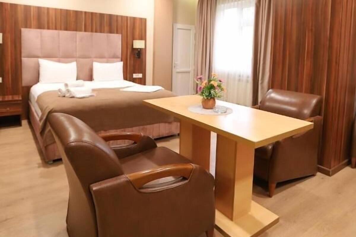 1 bedroom, in-room safe, iron/ironing board, free WiFi