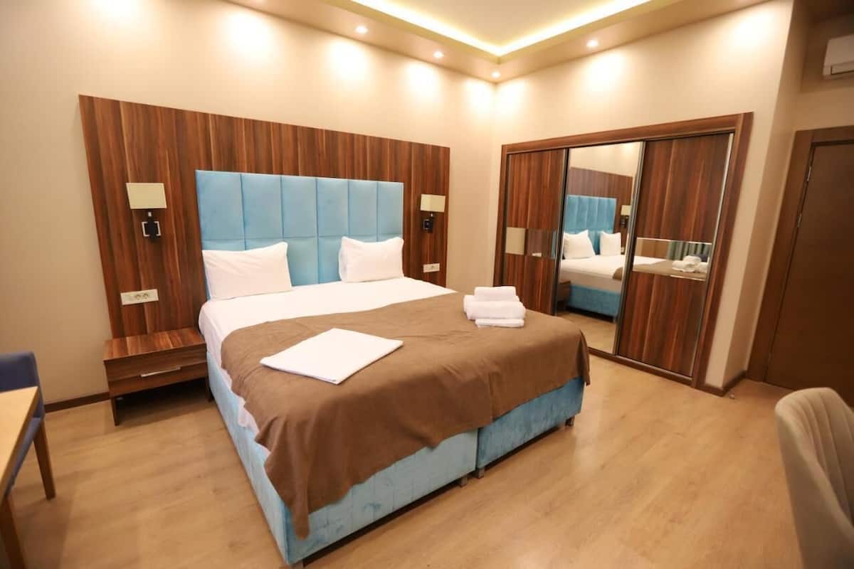 1 bedroom, in-room safe, iron/ironing board, free WiFi