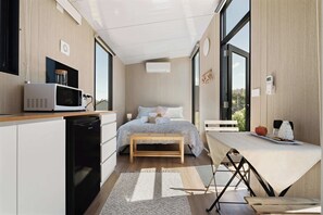 1 bedroom, bed sheets