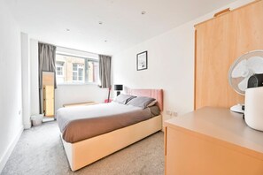 2 bedrooms, desk, iron/ironing board, WiFi
