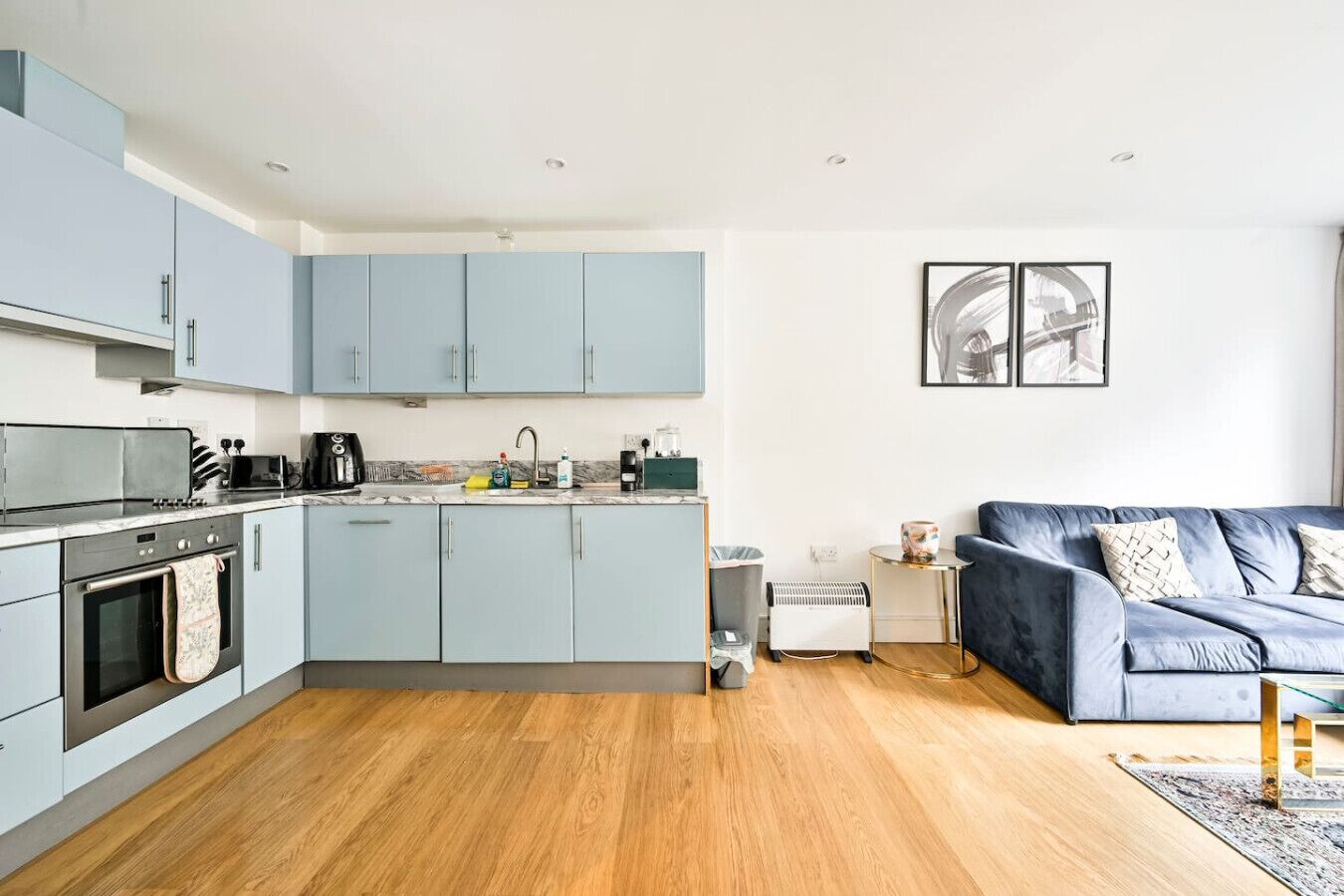 Fridge, microwave, dishwasher, coffee/tea maker