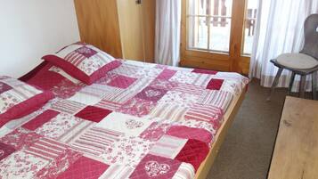 Apartemen | 2 kamar tidur dan dilengkapi dengan perabotan berbeda-beda