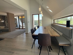 Villa | Dining
