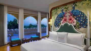 Suite, 1 King Bed (Luxury Suite) Happy hours with 1+1 offer on selected beverages. | Frette Italian sheets, premium bedding, memory foam beds, minibar