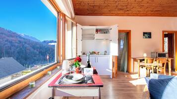 Familienchalet, Mehrere Schlafzimmer, Bergseite (Mountain Views In Camedo) | Speisen