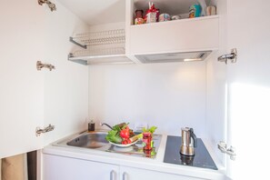 Fridge, microwave, stovetop, coffee/tea maker