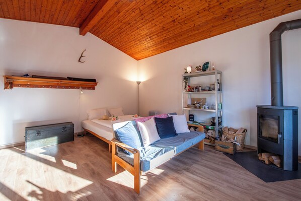 Family Chalet, Multiple Bedrooms, Mountainside (Mountain Views In Camedo)