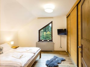 3 bedrooms, individually furnished, bed sheets - Spacious Apartment With Easy Connectivity (Harrachov)