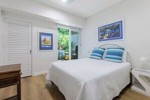 3 bedrooms, iron/ironing board, free WiFi, bed sheets - Villa 5 on Murphy - Spacious Living, Walk to Town (Port Douglas)