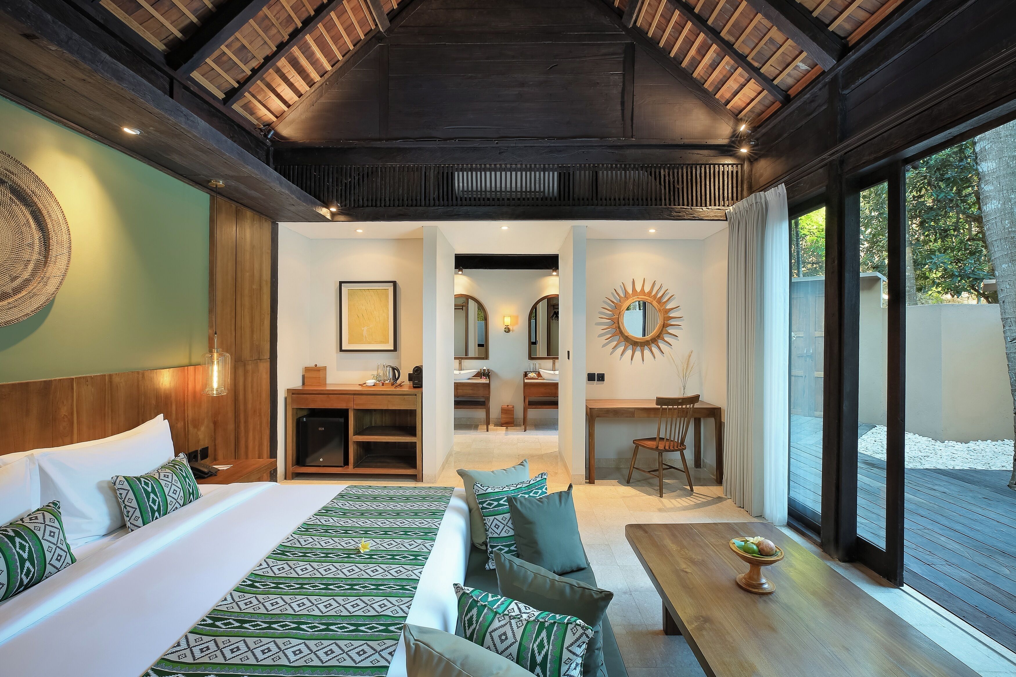 Minibar, caja de seguridad en la habitación y cortinas blackout 