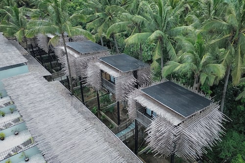 Tree House with Ocean View | Minibar, in-room safe, blackout drapes, free WiFi