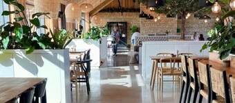 Large barn with hot-tub in the English countryside

