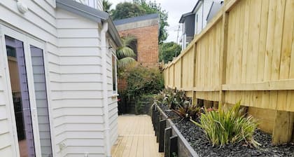 Cozy 2-Bedroom Homestay: Your Ideal Retreat for Comfort & Convenience